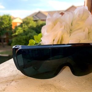 Black oversized rim sunglasses